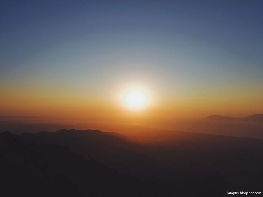 Za západem slunce na řecký Mt. Dikeos