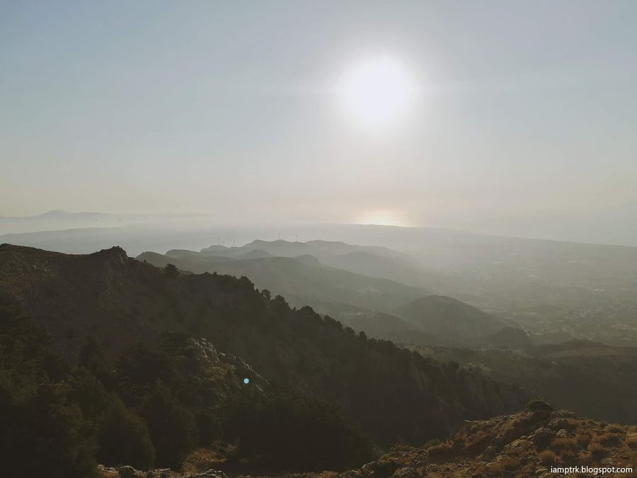 Za západem slunce na řecký Mt. Dikeos
