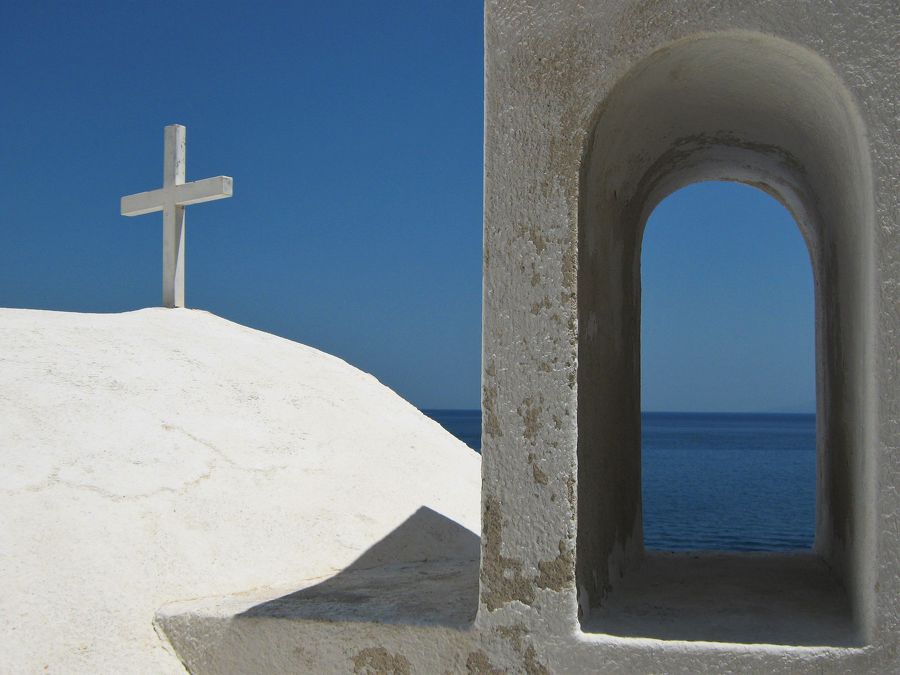 Pohled na moře z prostranctví kostelíka