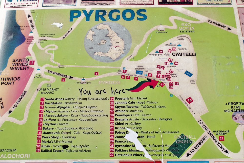 Mapa Pyrgosu na náměstíčku - na mapě jsou zakresleny 4 kostely a to je Pyrgos malé městečko