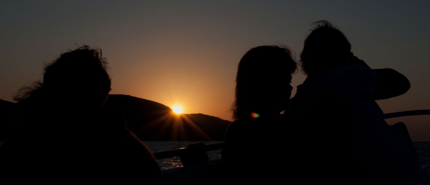 Za svítání opouštíme břehy Lerosu a plujeme na Kos, kde nás již čeká naše letadlo. Tak snad zase někdy.