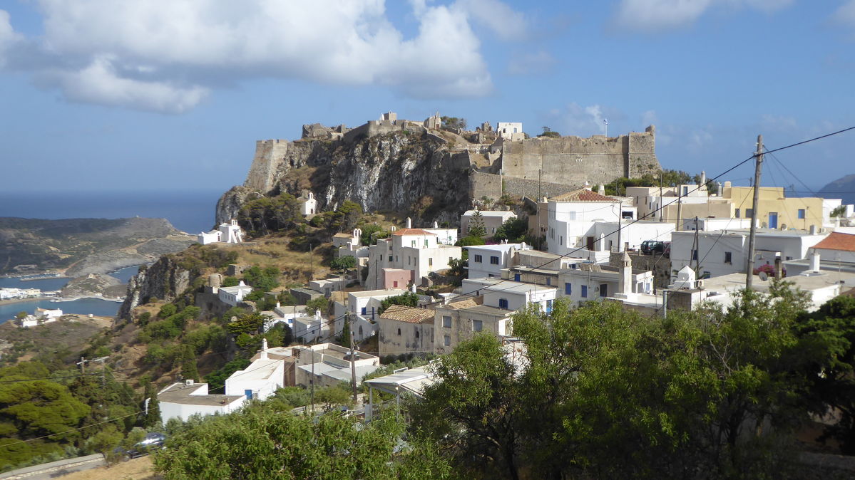 Určitě nelze vynechat hlavní město ostrova Chora s hradem postaveným na strmém útesu