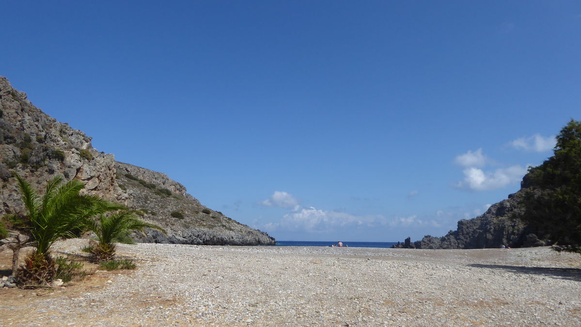 Mimo hlavní sezónu je pláž Chalkos téměř opuštěná