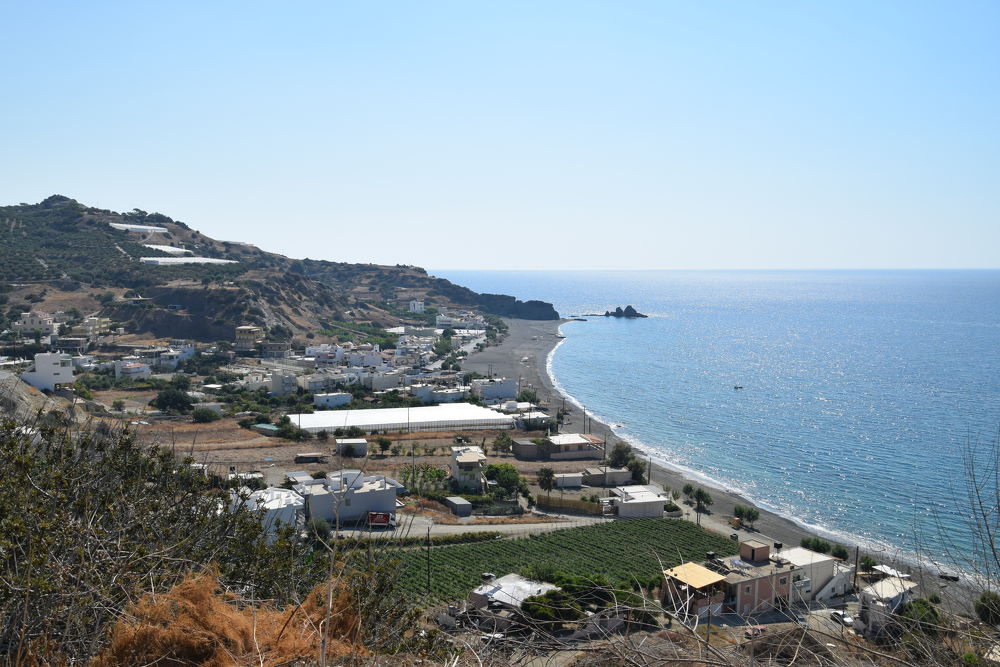 Při našem dalším výletu se podíváme  kousek na západ, za Ierapetru. Každou naší dovolenou sem zamíříme a velmi jsme si oblíbili oblast kolem Myrthosu. Tentokrát jsme ho vynechali a posunuli se až do Sidonie.