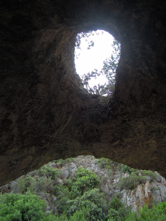 Jeskyně Agia Sofia u vesničky Kalamos, pro nás asi nejhezčí ze zdejších.
