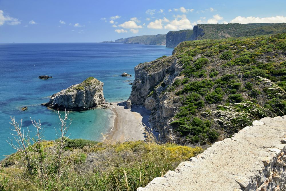 Nějak se dnes té nádhery nemůžeme nabažit a tak přidáme ještě další perlu kythirskou - pláž Kaladi ...