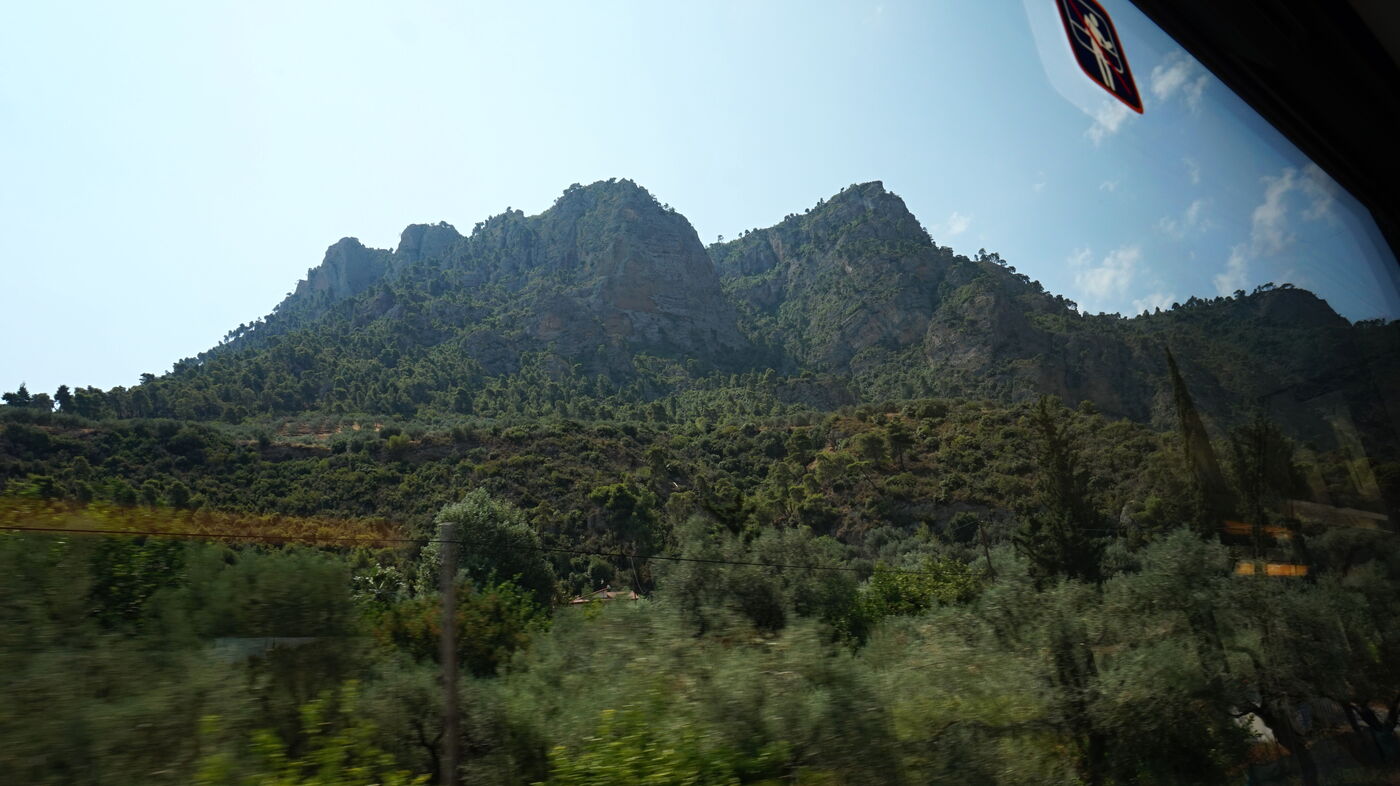 Korintský prstýnek - Naspoupit, vystoupit, nastoupit a už frčíme...po ozubnicové úzkorozchodné trati vedoucí do Kalavryty.
